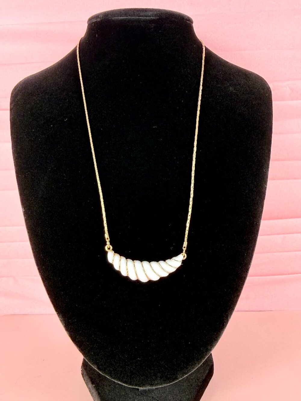 Vintage Avon White and Gold Tone Acrylic Crescent Gatsby Collection 16" Necklace